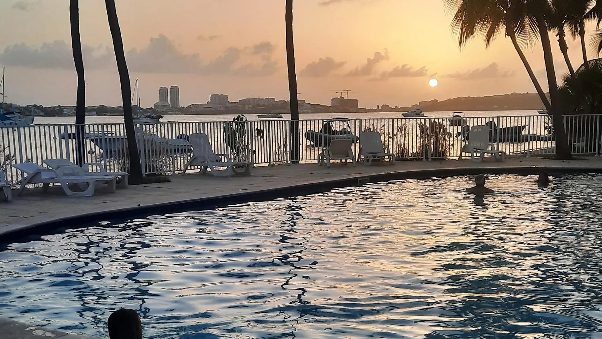 Studio Avec Piscine Et Vue Lagon Baie Nettlé